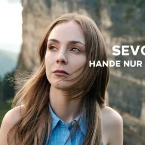 Актер Ханде Нур Текин в роли Севджан