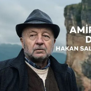 Актер Хакан Салинмиз в роли Амирун Дайи