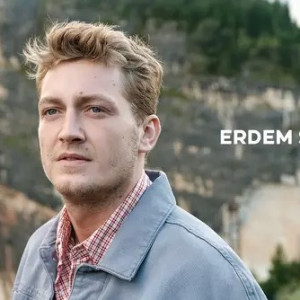 Актер Эрдем Санли в роли Исо