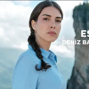 Актер Дениз Байсал в роли Эсме Фуртуна